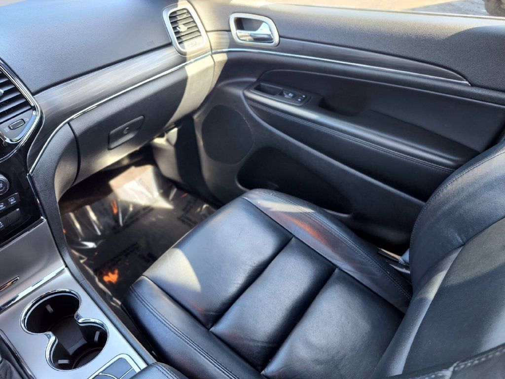 Used 2019 Jeep Grand Cherokee Limited AWD/4WD image 15