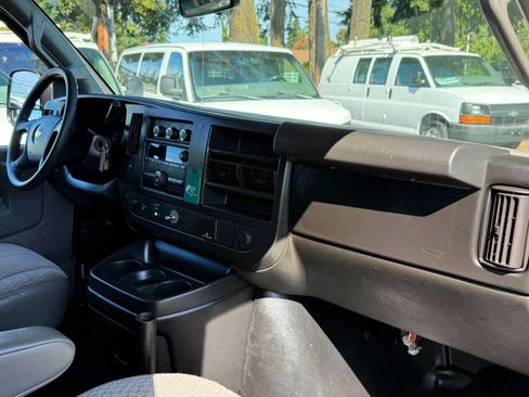 Used 2016 Chevrolet Express 2500 RWD image 24