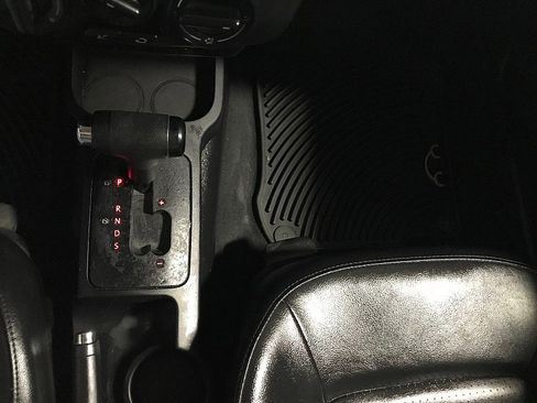 Used 2010 Volkswagen Beetle 2d Coupe Final Edition image 22