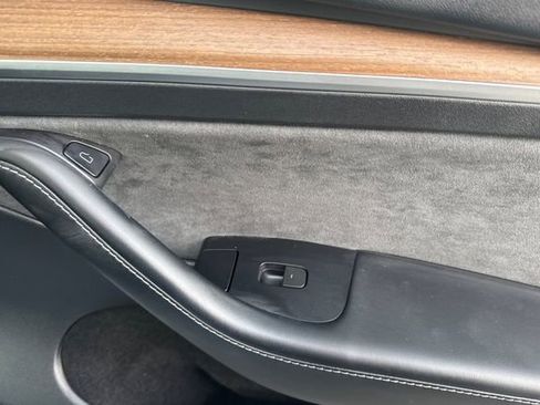 Used 2025 Tesla Model Y Long Range image 21