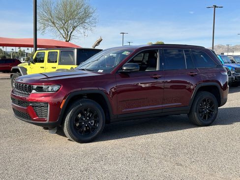 New 2026 Jeep Grand Cherokee Altitude image 2