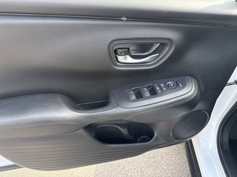 Used 2025 Honda HR-V LX image 9