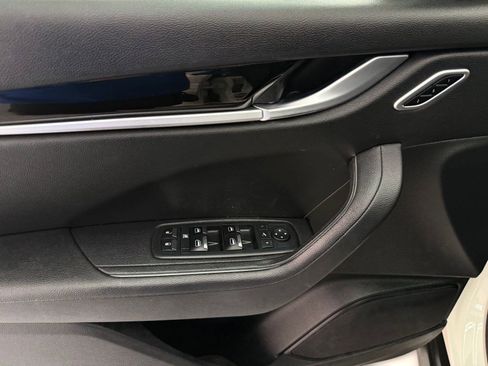 Used 2019 Maserati Levante image 11