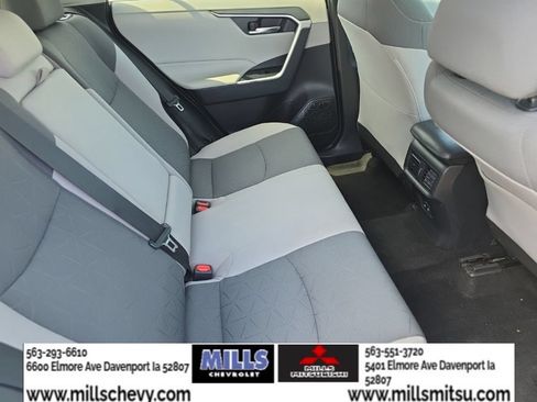 Used 2020 Toyota RAV4 XLE AWD/4WD image 18