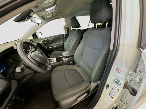 Used 2025 Toyota RAV4 LE image 13