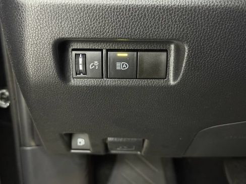 Used 2025 Toyota RAV4 XLE AWD/4WD image 14