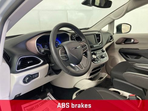 Used 2023 Chrysler Voyager LX image 14