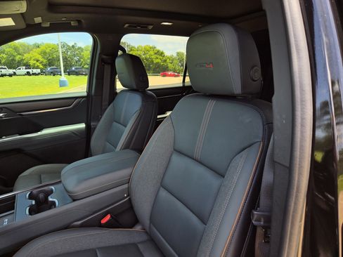 Used 2024 GMC Acadia AT4 w/ Luxury Package AWD/4WD image 13
