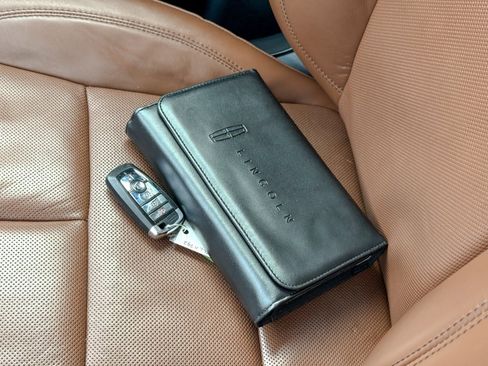 Used 2023 Lincoln Aviator Reserve w/ Equipment Group 201A image 33