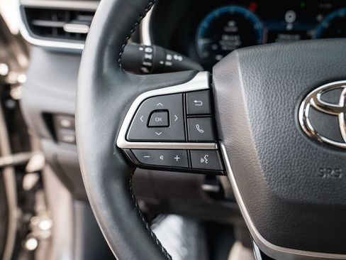 Used 2024 Toyota Highlander Limited image 16