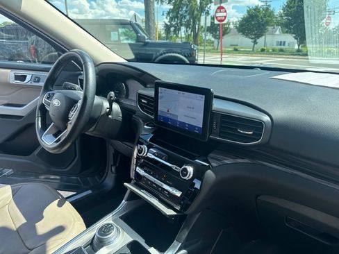 Used 2023 Ford Explorer Limited w/ Equipment Group 301A AWD/4WD image 41
