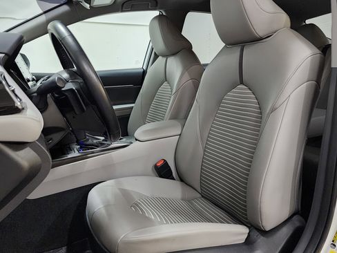 Used 2022 Toyota Camry SE w/ Carpet Mat Package (TMS) image 15