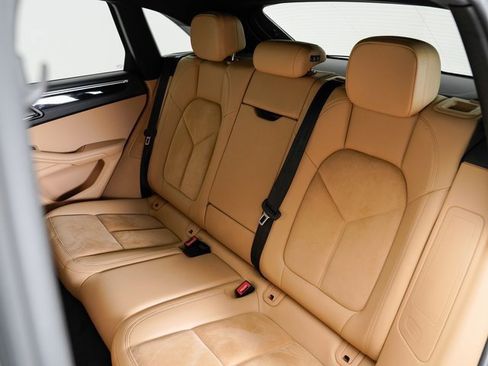 Used 2017 Porsche Macan image 25