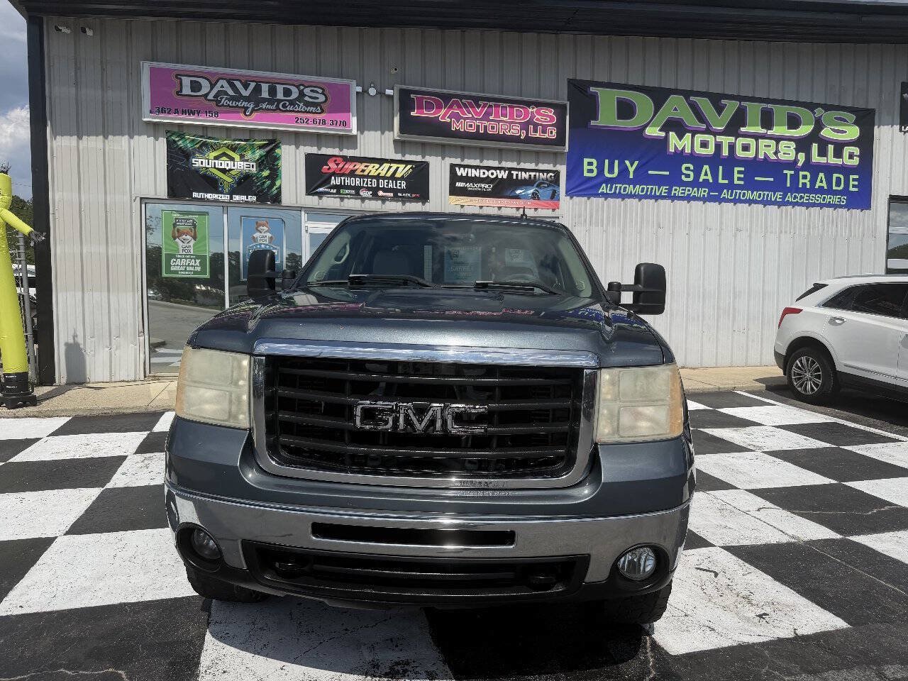 Used 2008 GMC Sierra 2500 SLT w/ Z71 Off-Road Package AWD/4WD image 3
