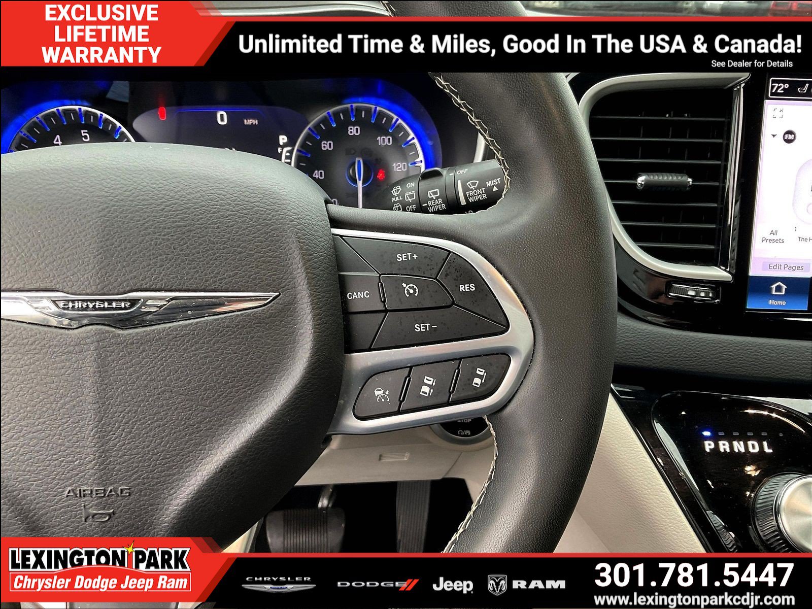 Used 2023 Chrysler Pacifica Touring-L FWD image 12