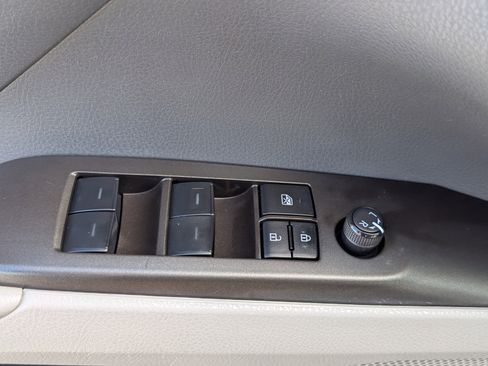 Used 2022 Toyota Camry SE image 18