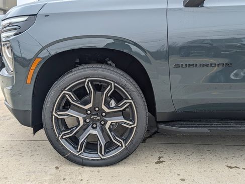 New 2026 Chevrolet Suburban RST image 9