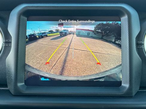 Used 2023 Jeep Wrangler Unlimited Sahara w/ Cold Weather Group image 21