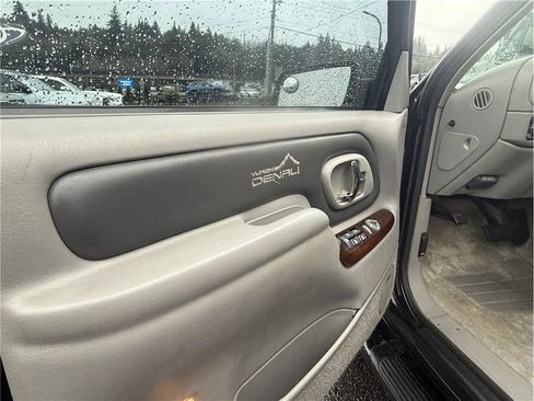Used 1999 GMC Yukon Denali image 19