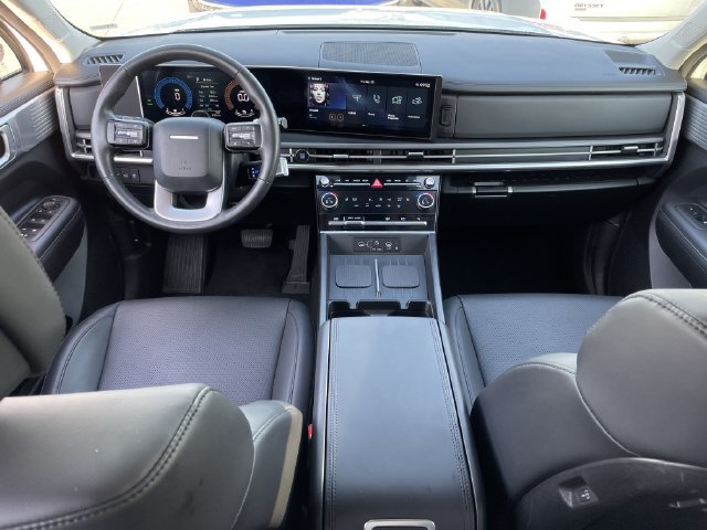 Used 2025 Hyundai Santa Fe SEL FWD image 10
