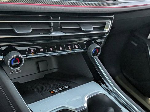New 2026 Chevrolet Traverse High Country FWD image 17