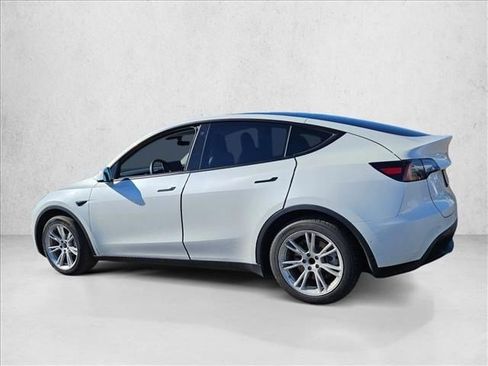 Used 2021 Tesla Model Y Long Range image 6