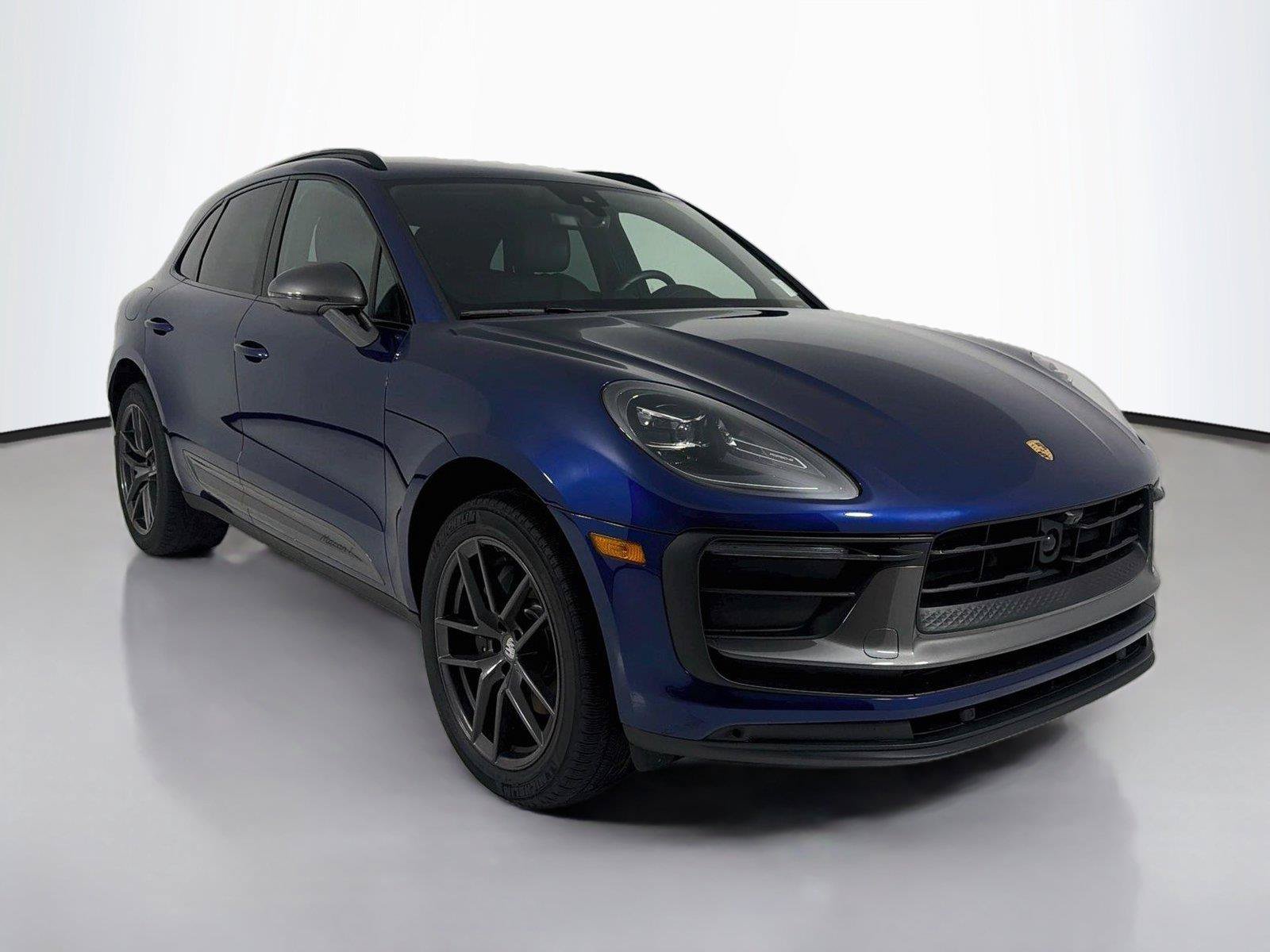 Certified 2024 Porsche Macan AWD/4WD image 30