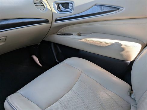 Used 2018 INFINITI QX60 FWD w/ Premium Plus Package image 18