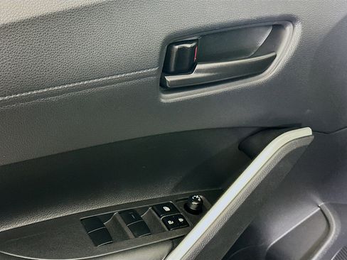 Used 2025 Toyota Corolla Cross LE image 15