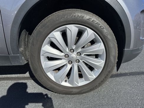 Used 2023 Land Rover Discovery Sport SE image 2