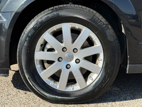 Used 2016 Chrysler Town & Country Touring FWD image 28