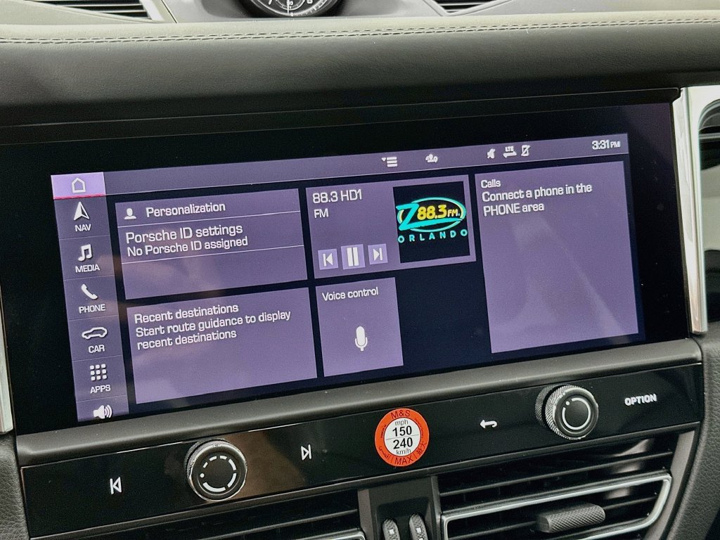 Certified 2025 Porsche Macan AWD/4WD image 15