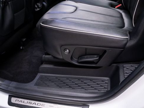 Used 2024 Hyundai Palisade Limited AWD/4WD image 19