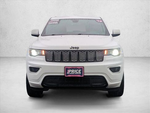 Used 2019 Jeep Grand Cherokee Altitude image 2
