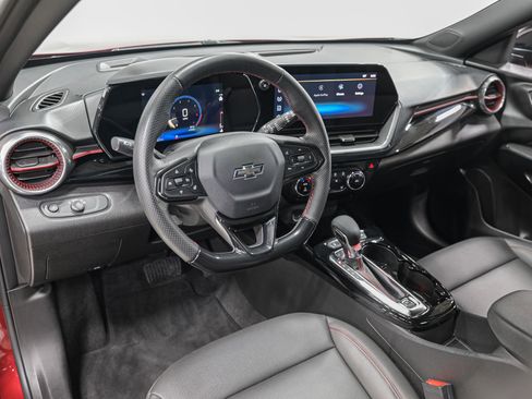 Used 2025 Chevrolet Trax RS w/ Driver Confidence Package image 14