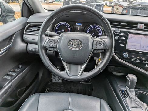 Used 2020 Toyota Camry SE image 15
