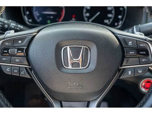 Used 2018 Honda Accord Touring image 18