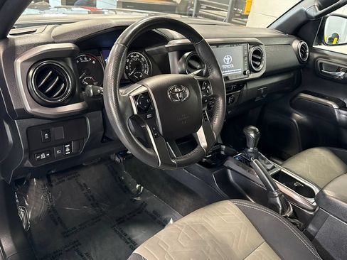 Used 2021 Toyota Tacoma TRD Sport AWD/4WD image 5
