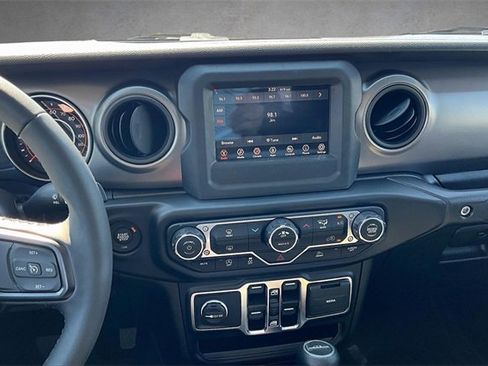 Used 2023 Jeep Gladiator Sport image 6