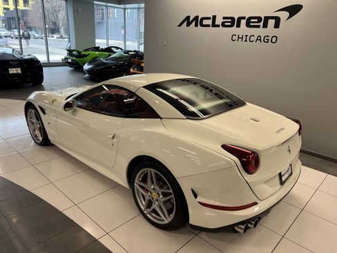 Used 2017 Ferrari California T image 6