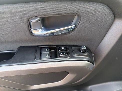 Used 2015 Nissan Titan SV w/ SV Value Truck Package AWD/4WD image 11