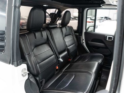 Used 2023 Jeep Wrangler Unlimited Sahara w/ Cold Weather Group AWD/4WD image 10
