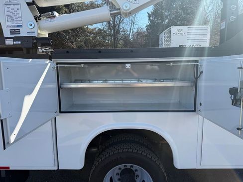 New 2025 Ford F550 4x4 Supercab Super Duty image 33