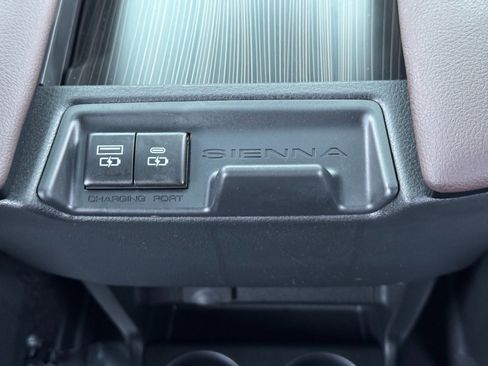 Used 2024 Toyota Sienna Platinum image 38