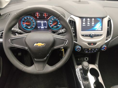 Used 2017 Chevrolet Cruze LS FWD image 22