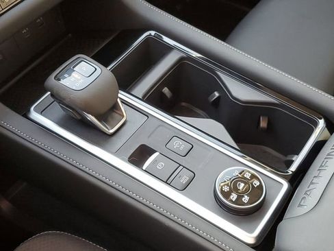 New 2025 Nissan Pathfinder SL image 18