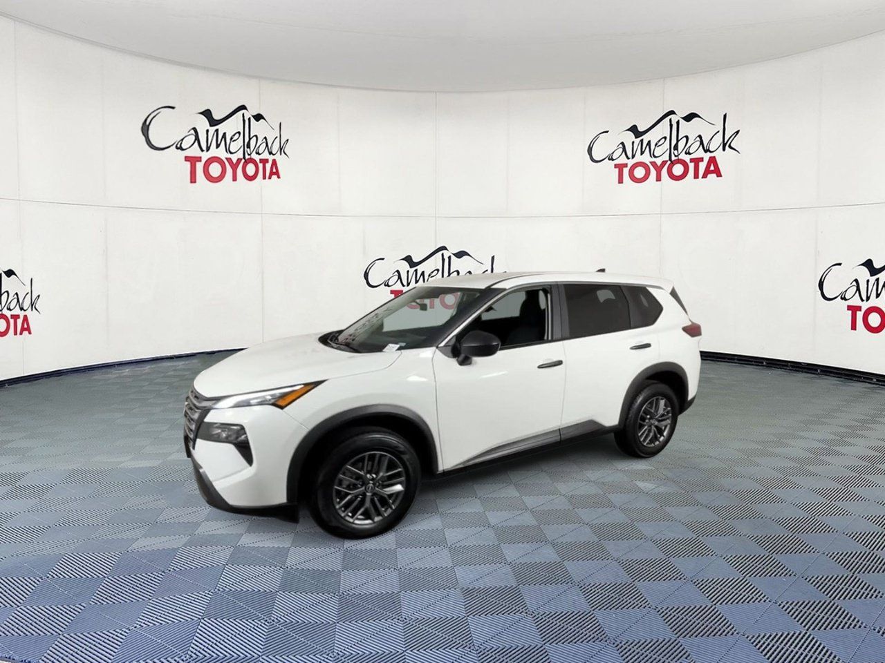 Used 2024 Nissan Rogue S FWD image 7
