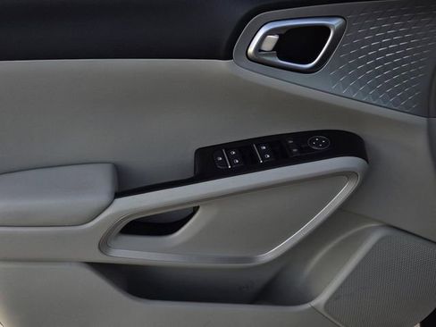 Used 2022 Kia Soul LX w/ Technology Package image 17