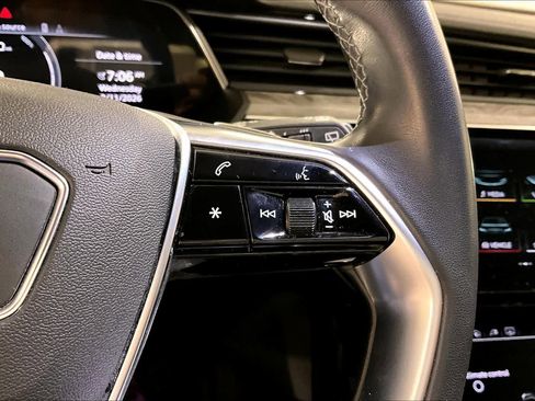 Certified 2022 Audi e-tron Premium image 24