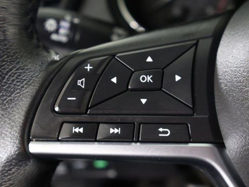 Used 2019 Nissan Rogue SV image 40